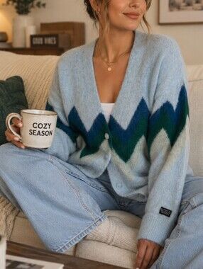 Levi’s Chevron Cardigan Sweater V-Neck Size Large